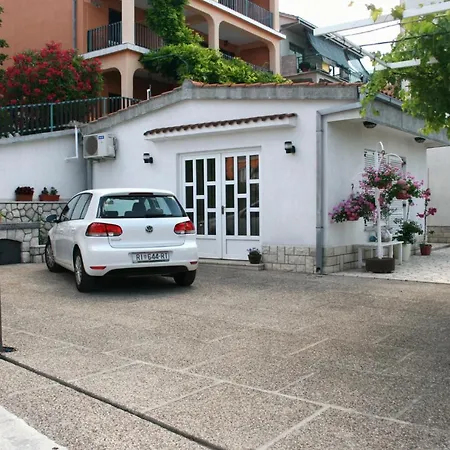 Apartment 5494a