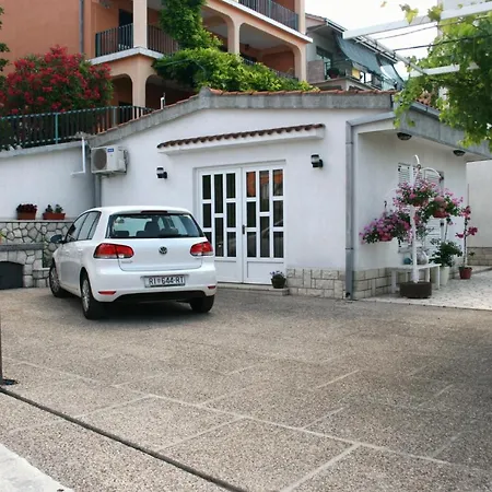 Apartment 5494a