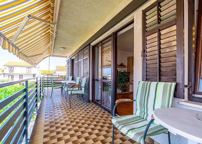 5494a アパート ツリクヴェニツァ